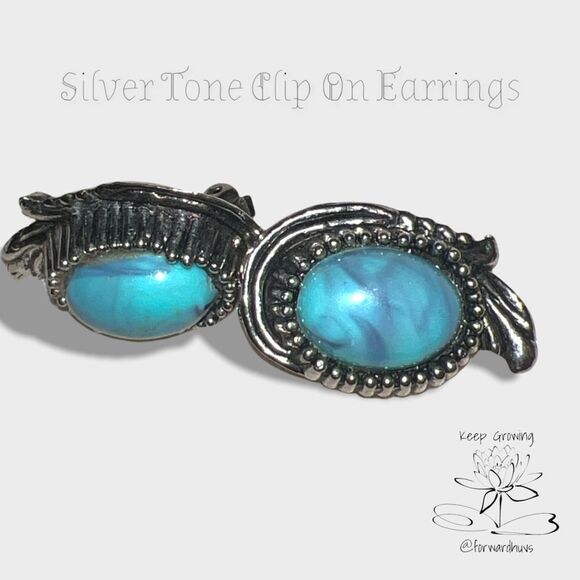 Unmarked Vintage Silver Tone Clip on Earrings - Picture 3 of 8